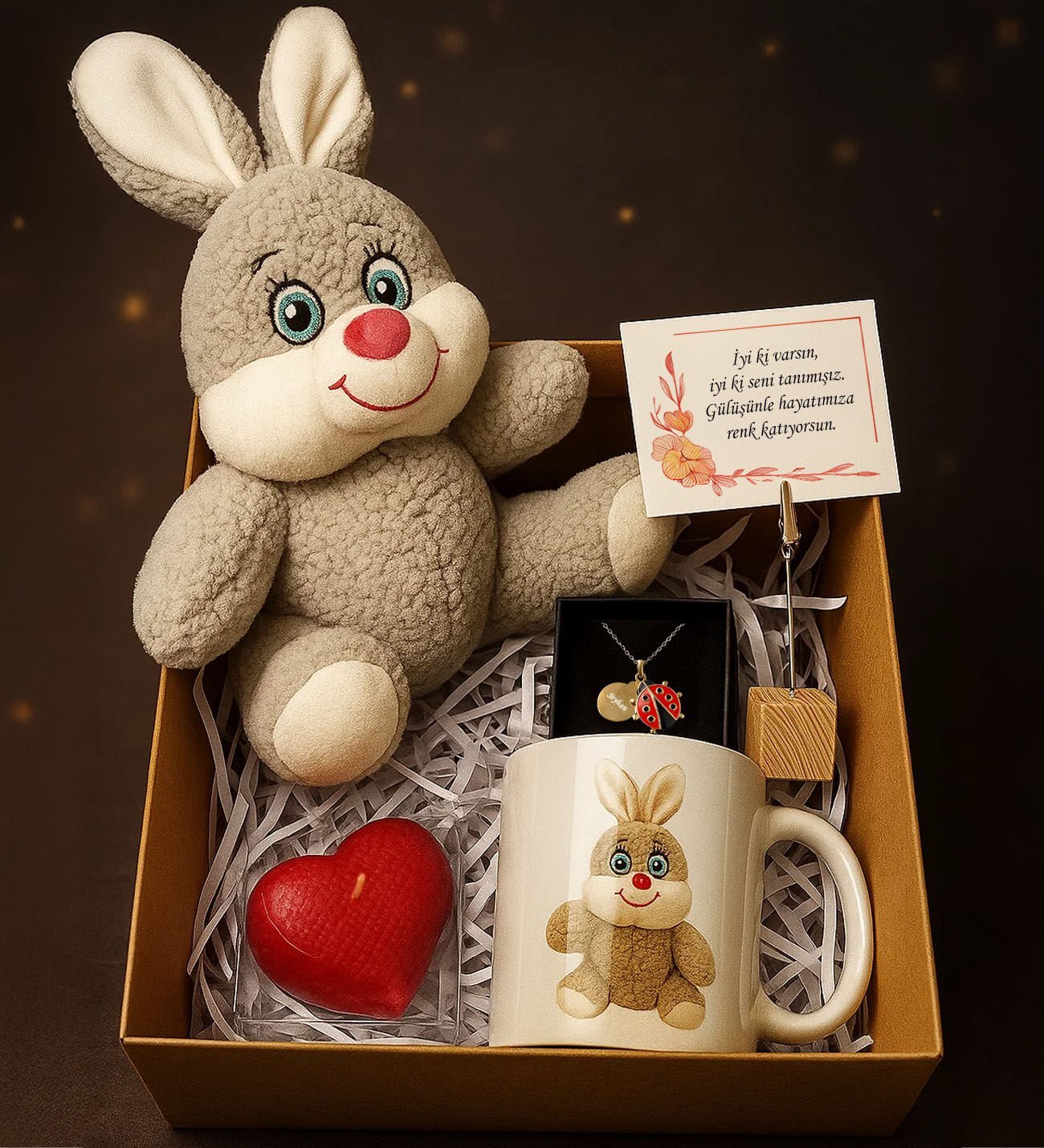 BK Gift Kişiye Özel Tavşan Ayıcık & Kupa & Mum & Uğur Böceği Kolye & Ahşap Not Tutacağı & Hediye Notu Hediye Seti, Arkadaşa Hediye