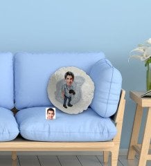 Kişiye Özel Erkek Fotoğrafçı Karikatürlü Yuvarlak Dekoratif Kırlent Yastık-1