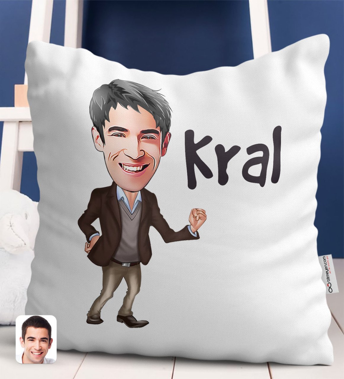 Kişiye Özel Erkek Kral Karikatürlü Beyaz Yastık-2