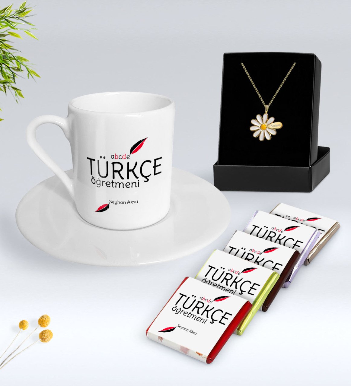 Kişiye Özel Türkçe Öğretmeni Türk Kahvesi Fincanı Çikolata ve İsimli Papatya Kolye Hediye Seti-2