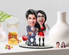 Kişiye Özel Sevgililer Karikatürlü 3D Ahşap Biblo ve Çikolatalı Renkli Bonbon Draje Hediye Seti-1