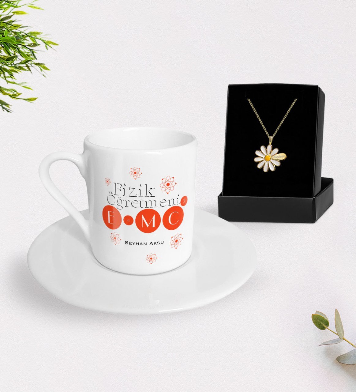 Kişiye Özel Fizik Öğretmeni Türk Kahvesi Fincanı ve İsimli Papatya Kolye Hediye Seti-2