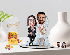 Kişiye Özel Sevgililer Karikatürlü 3D Ahşap Biblo ve Çikolatalı Renkli Bonbon Draje Hediye Seti-16