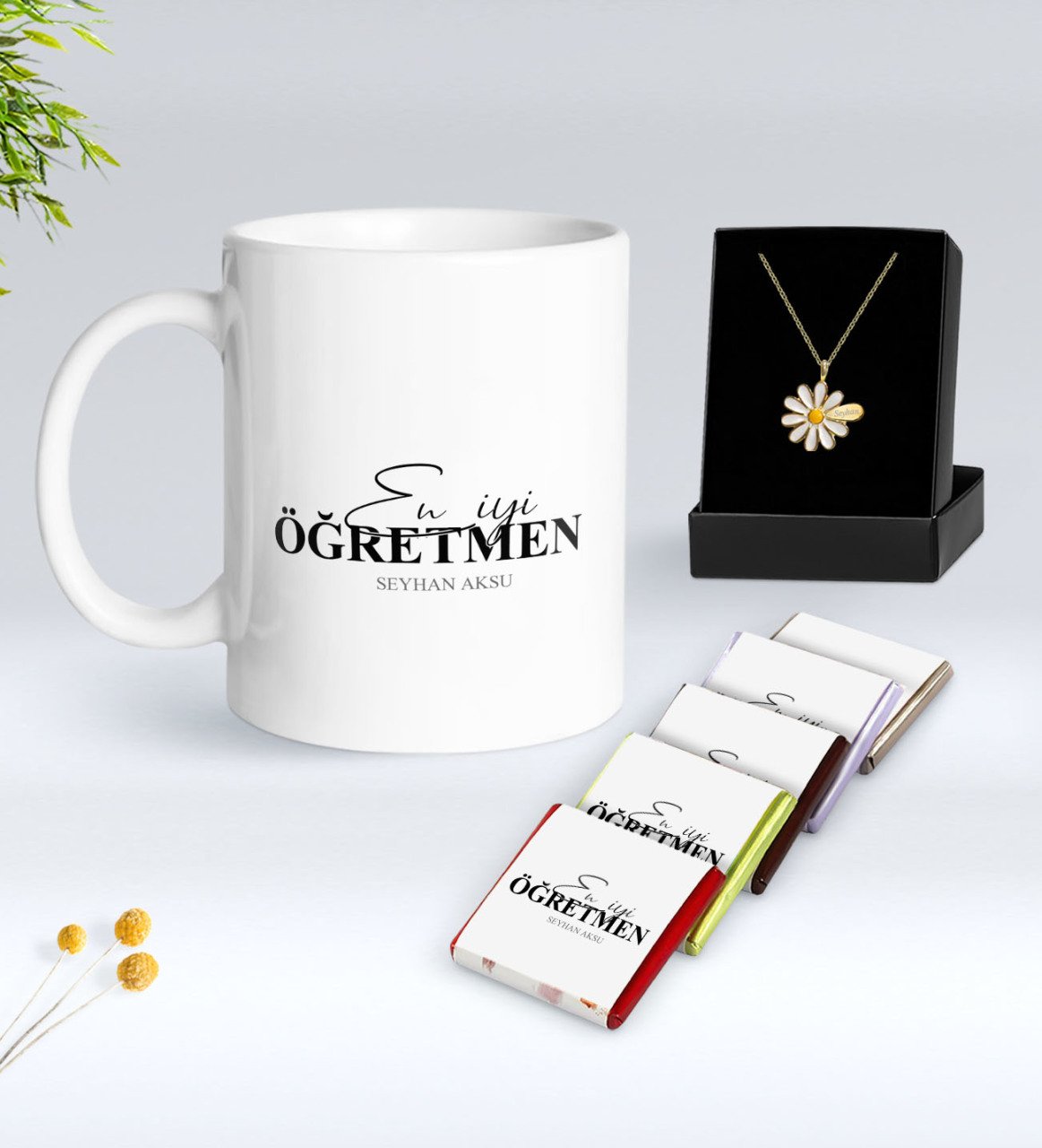 Kişiye Özel En İyi Öğretmen Beyaz Kupa Çikolata ve İsimli Papatya Kolye Hediye Seti-16