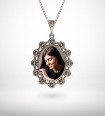Kişiye Özel Fotoğraflı Otantik Gümüş Yaldız Kolye (Model 7)