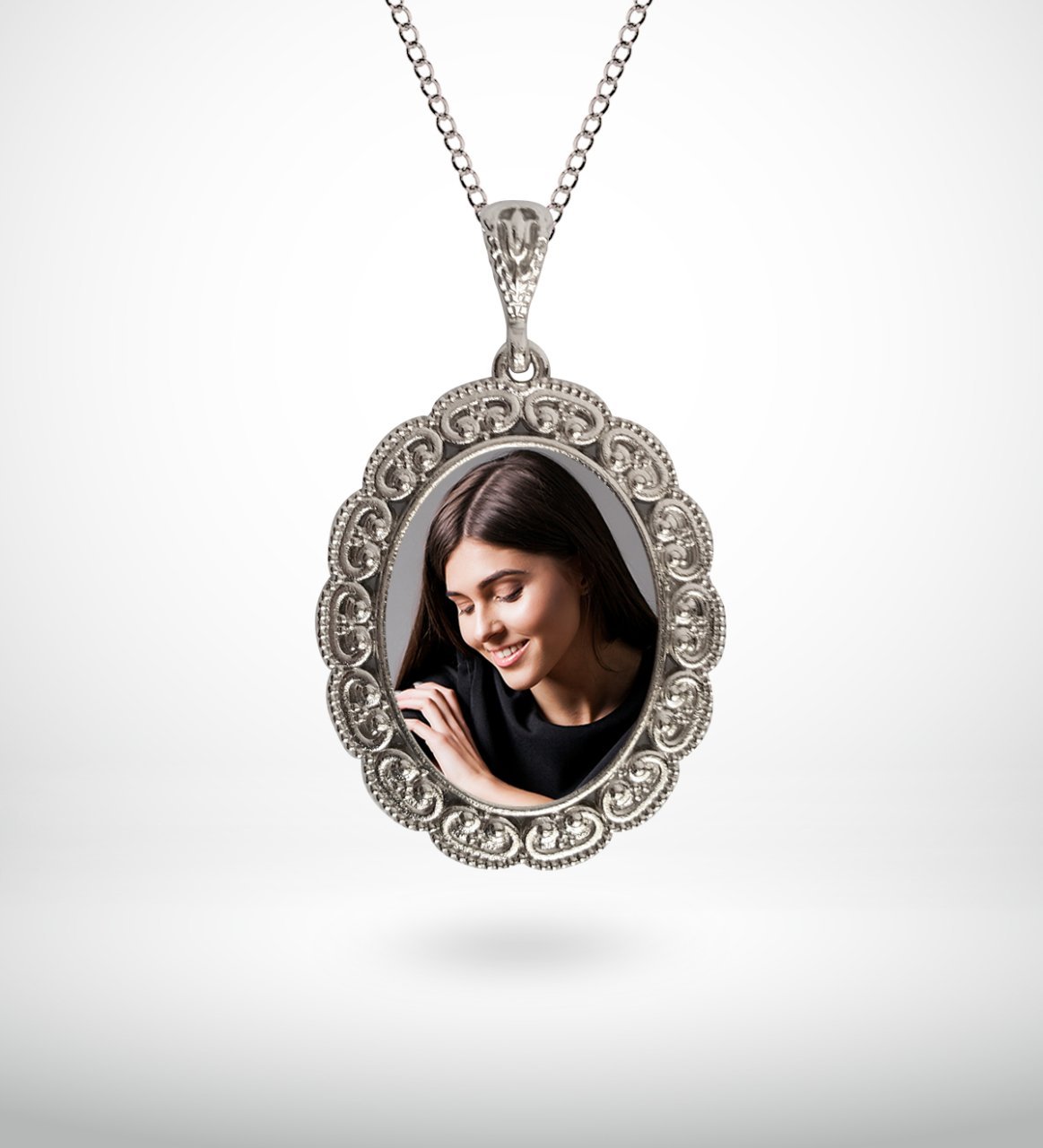 Kişiye Özel Fotoğraflı Otantik Gümüş Yaldız Kolye (Model 10)