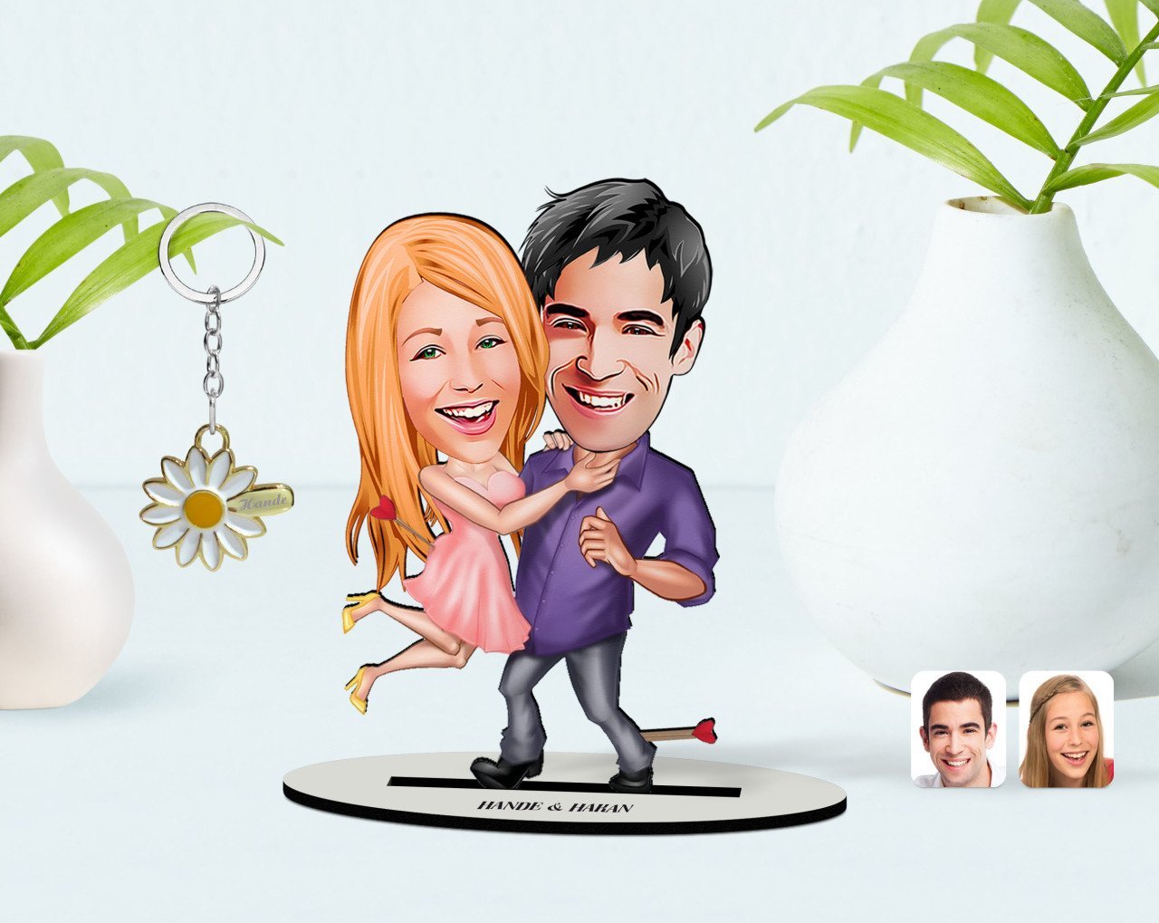 Kişiye Özel Sevgililer Karikatürlü 3D Ahşap Biblo ve İsimli Gold Papatya Anahtarlık-3