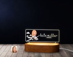 BK Gift Kişiye Özel İsimli Uçak Pilotu Karikatürlü Led Işıklı Akrilik Masa İsimliği-2, Ofis Dekoru, Mesleki Hediye, Ofis Hediyeleri