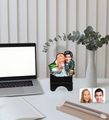Kişiye Özel Evleniyoruz Karikatürlü Ahşap Biblo Telefon Standı-1