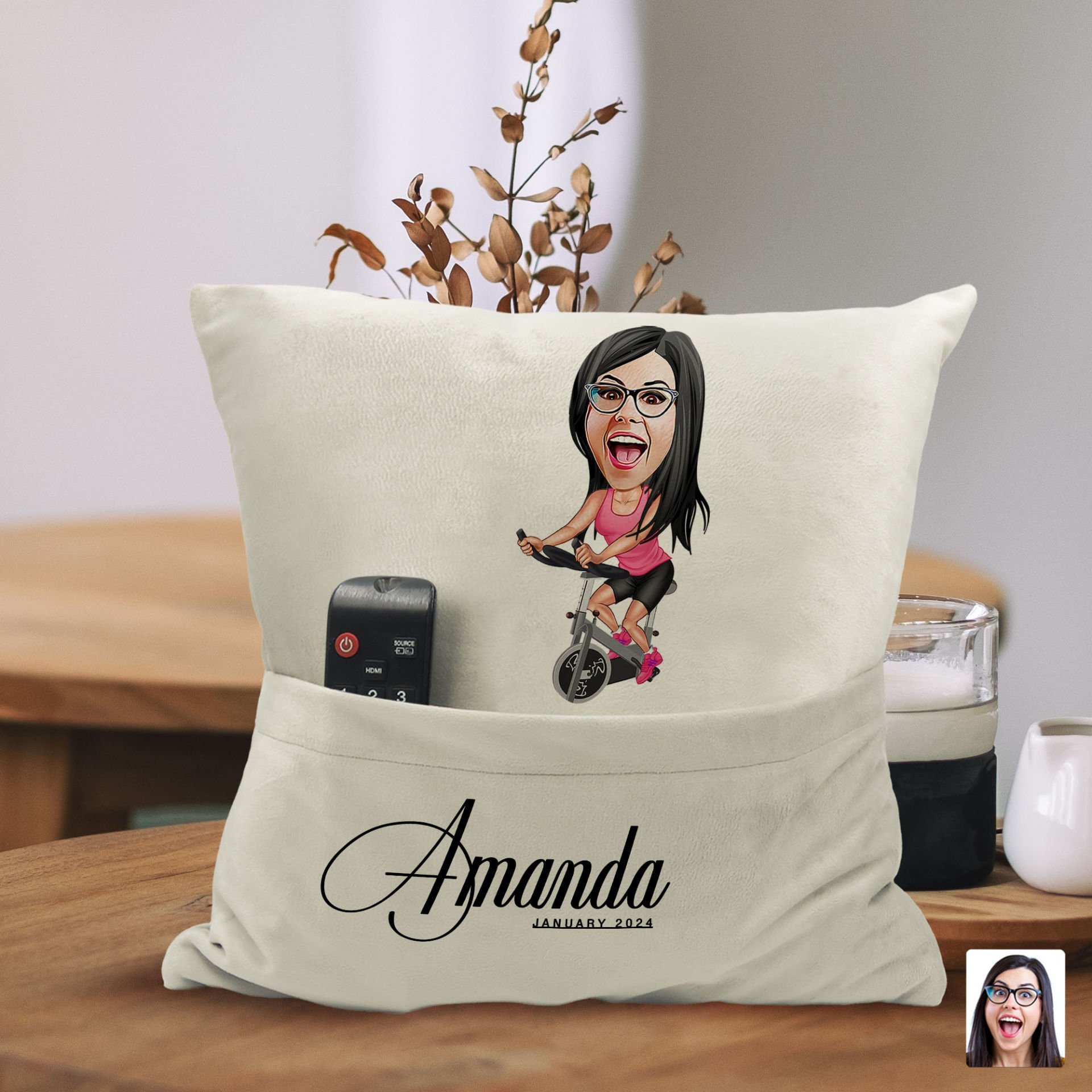 BK Gift Kişiye Özel Kadın Fitness Karikatür Tasarımlı Organizer Kumanda ve Atıştırmalık Cepli Sarı Kırlent Yastık-2 Arkadaşa Hediye, Cepli Yastık