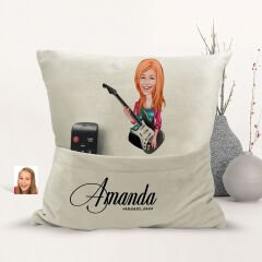 BK Gift Kişiye Özel Kadın Gitarist Karikatür Tasarımlı Organizer Kumanda ve Atıştırmalık Cepli Sarı Kırlent Yastık-1 Arkadaşa Hediye, Cepli Yastık