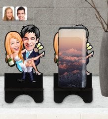 Kişiye Özel Evleniyoruz Karikatürlü Ahşap Biblo Telefon Standı-4