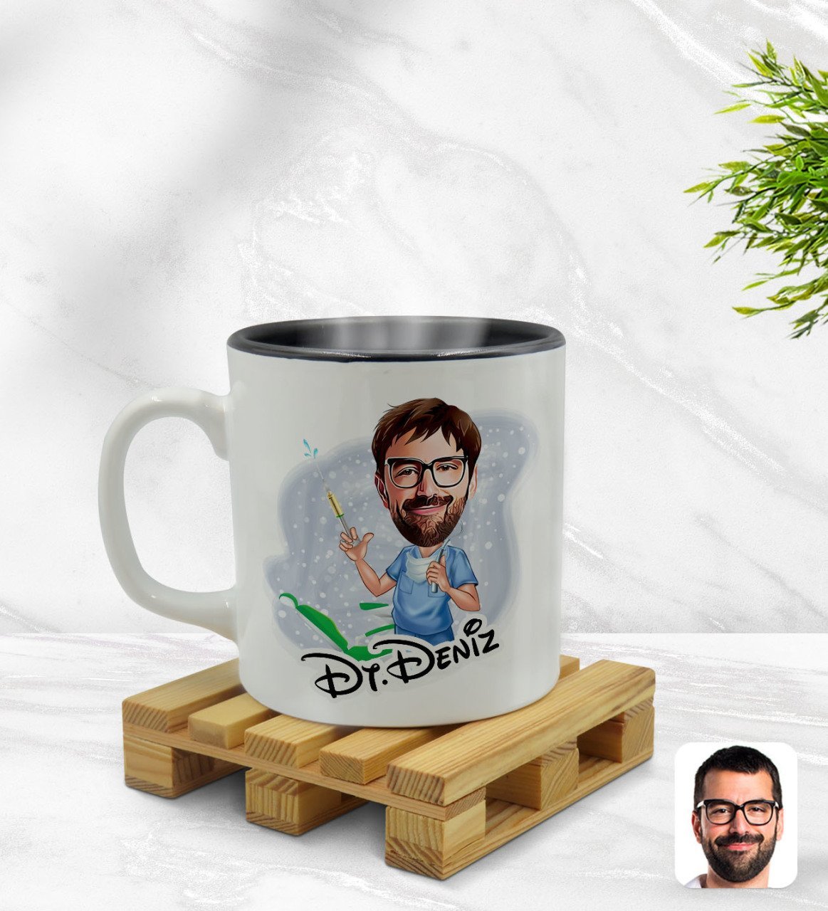 Kişiye Özel Erkek Diş Hekimi Karikatürlü İçi Siyah Renkli Kupa Bardak Model 4