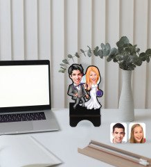 Kişiye Özel Evleniyoruz Karikatürlü Ahşap Biblo Telefon Standı-6