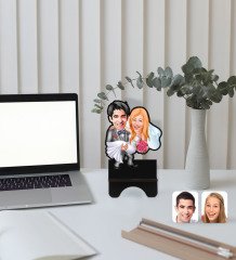 Kişiye Özel Evleniyoruz Karikatürlü Ahşap Biblo Telefon Standı-7