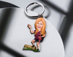BK Gift Kişiye Özel Gezgin Karikatürlü Ahşap Anahtarlık-2 Sevgiliye Hediye, Arkadaşa Hediye, Doğum Günü Hediyesi