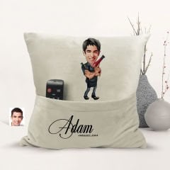 BK Gift Kişiye Özel Kuaför Karikatür Tasarımlı Organizer Kumanda ve Atıştırmalık Cepli Sarı Kırlent Yastık-2 Arkadaşa Hediye, Cepli Yastık