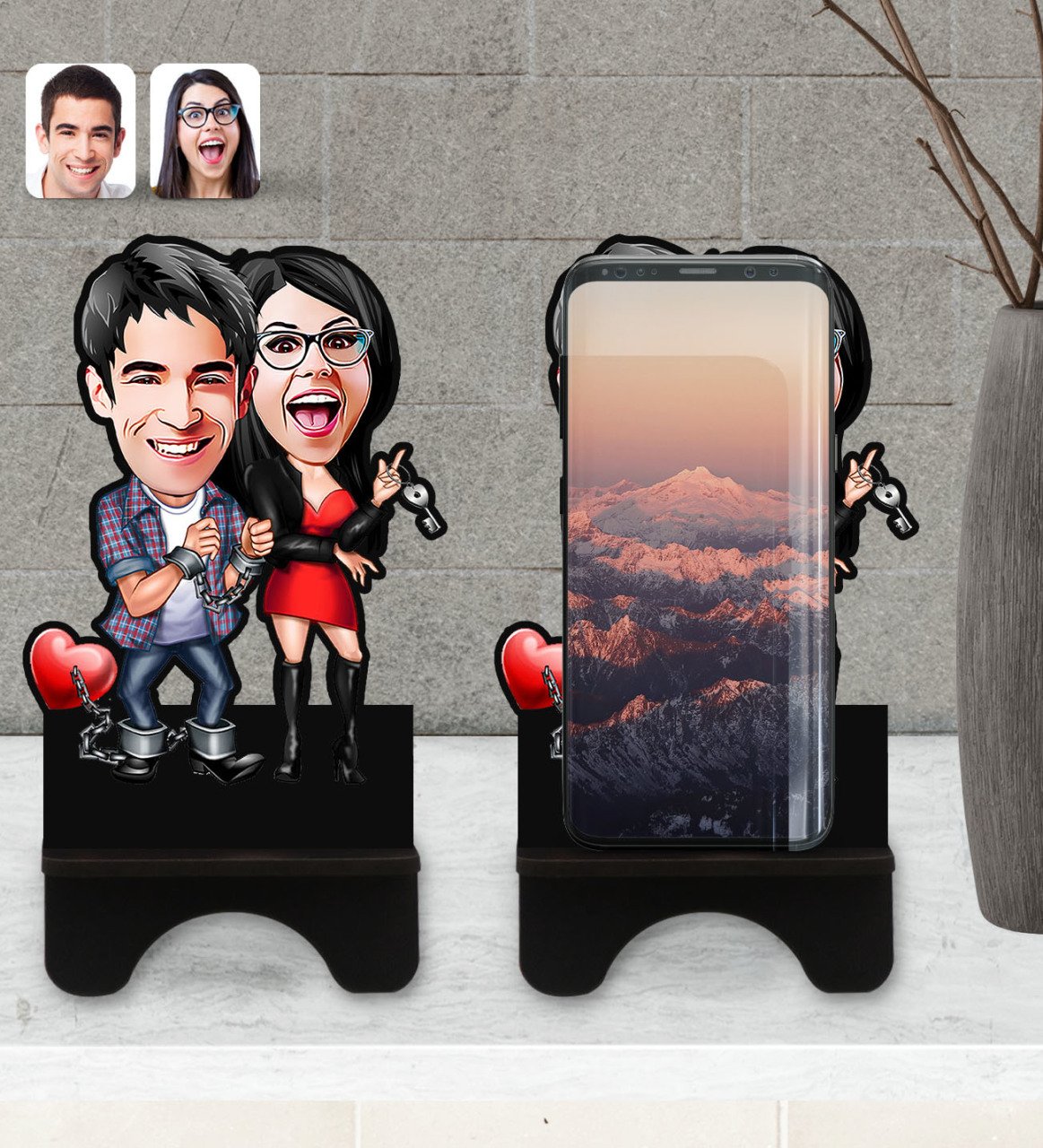 Kişiye Özel Sevgililer Karikatürlü Ahşap Biblo Telefon Standı-1