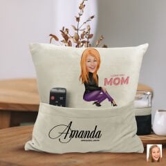 BK Gift Kişiye Özel Anne Karikatür Tasarımlı Organizer Kumanda ve Atıştırmalık Cepli Sarı Kırlent Yastık-6 Arkadaşa Hediye, Cepli Yastık