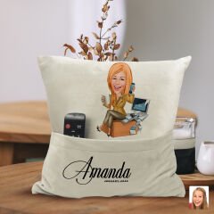BK Gift Kişiye Özel Muhasebeci Karikatür Tasarımlı Organizer Kumanda ve Atıştırmalık Cepli Sarı Kırlent Yastık-1 Arkadaşa Hediye, Cepli Yastık