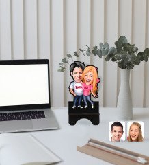 Kişiye Özel Sevgililer Karikatürlü Ahşap Biblo Telefon Standı-5