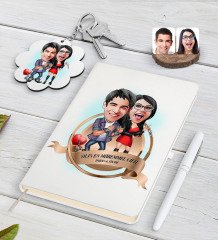 Kişiye Özel Yılın En Mükemmel Çifti Karikatürlü Beyaz Defter Kalem ve Anahtarlık Hediye Seti-1