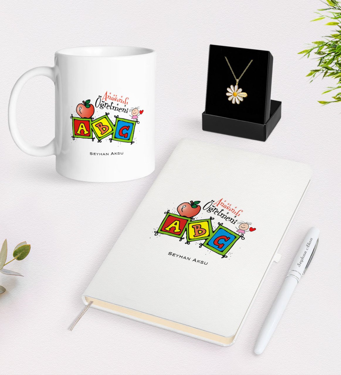 Kişiye Özel Anasınıfı Öğretmeni Beyaz Kupa Defter Kalem ve İsimli Papatya Kolye Hediye Seti-1