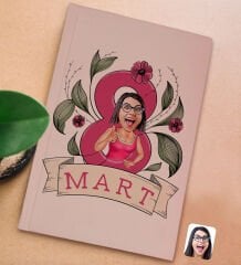 BK Gift 8 Mart Karikatürlü Sert Kapaklı Pudra Pembesi Lastikli Defter , Arkadaşa Hediye, Yeni İş Hediyesi, Doğum Günü Hediyesi-2