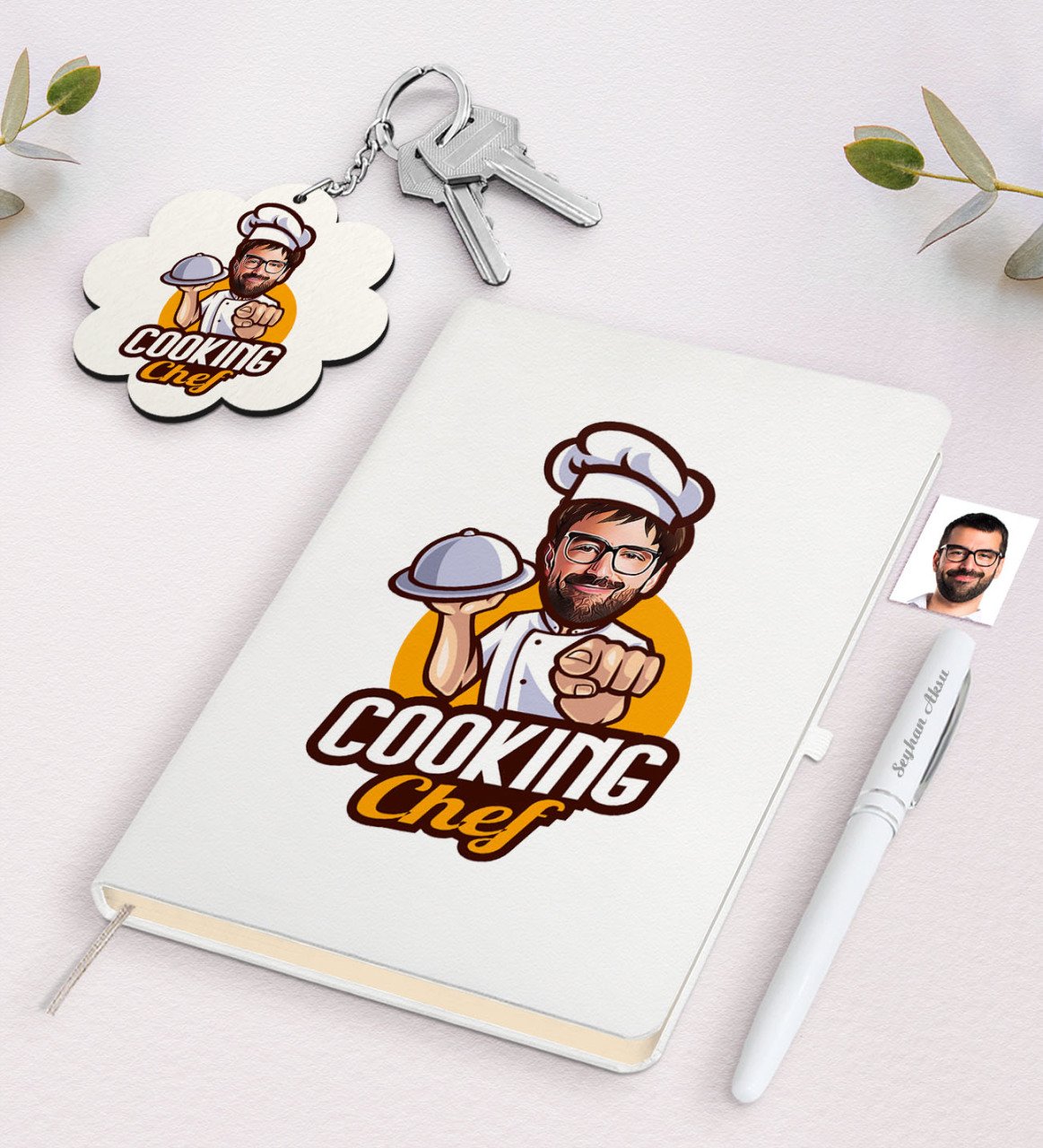 Kişiye Özel Erkek Chef Karikatürlü Beyaz Defter Kalem ve Anahtarlık Hediye Seti-15