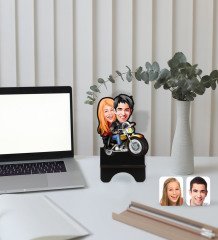 Kişiye Özel Sevgililer Karikatürlü Ahşap Biblo Telefon Standı-17