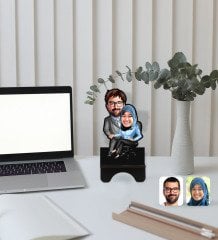 Kişiye Özel Sevgililer Karikatürlü Ahşap Biblo Telefon Standı-59
