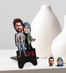 Kişiye Özel Sevgililer Karikatürlü Ahşap Biblo Telefon Standı-60