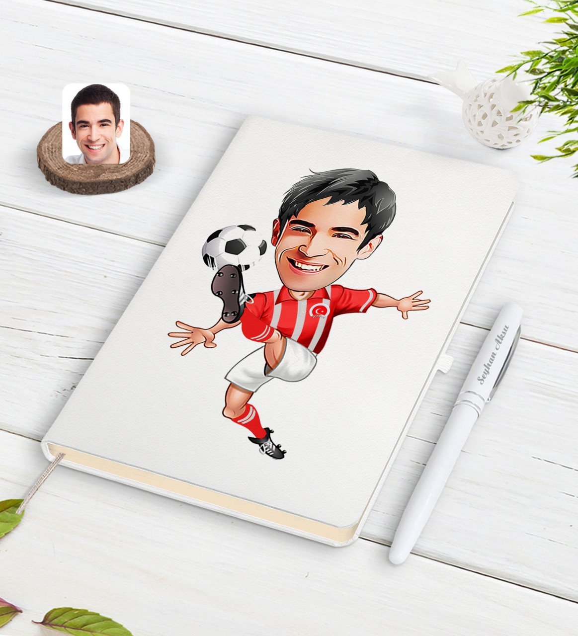 Kişiye Özel Türkiye Milli Takım Formalı Futbolcu Karikatürlü Beyaz Defter Kalem Seti-1