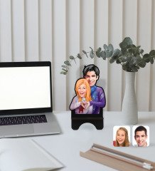Kişiye Özel Sevgililer Karikatürlü Ahşap Biblo Telefon Standı-89