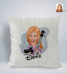 Kişiye Özel İsimli Kadın Fotoğrafçı Karikatürlü Kare Araç Koltuk Yastığı-1