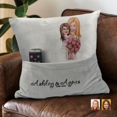 BK Gift Kişiye Özel Anne Kız Karikatür Tasarımlı Organizer Kumanda ve Atıştırmalık Cepli Gri Kırlent Yastık-20 Arkadaşa Hediye, Cepli Yastık