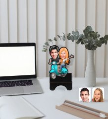 Kişiye Özel Sevgililer Karikatürlü Ahşap Biblo Telefon Standı-99