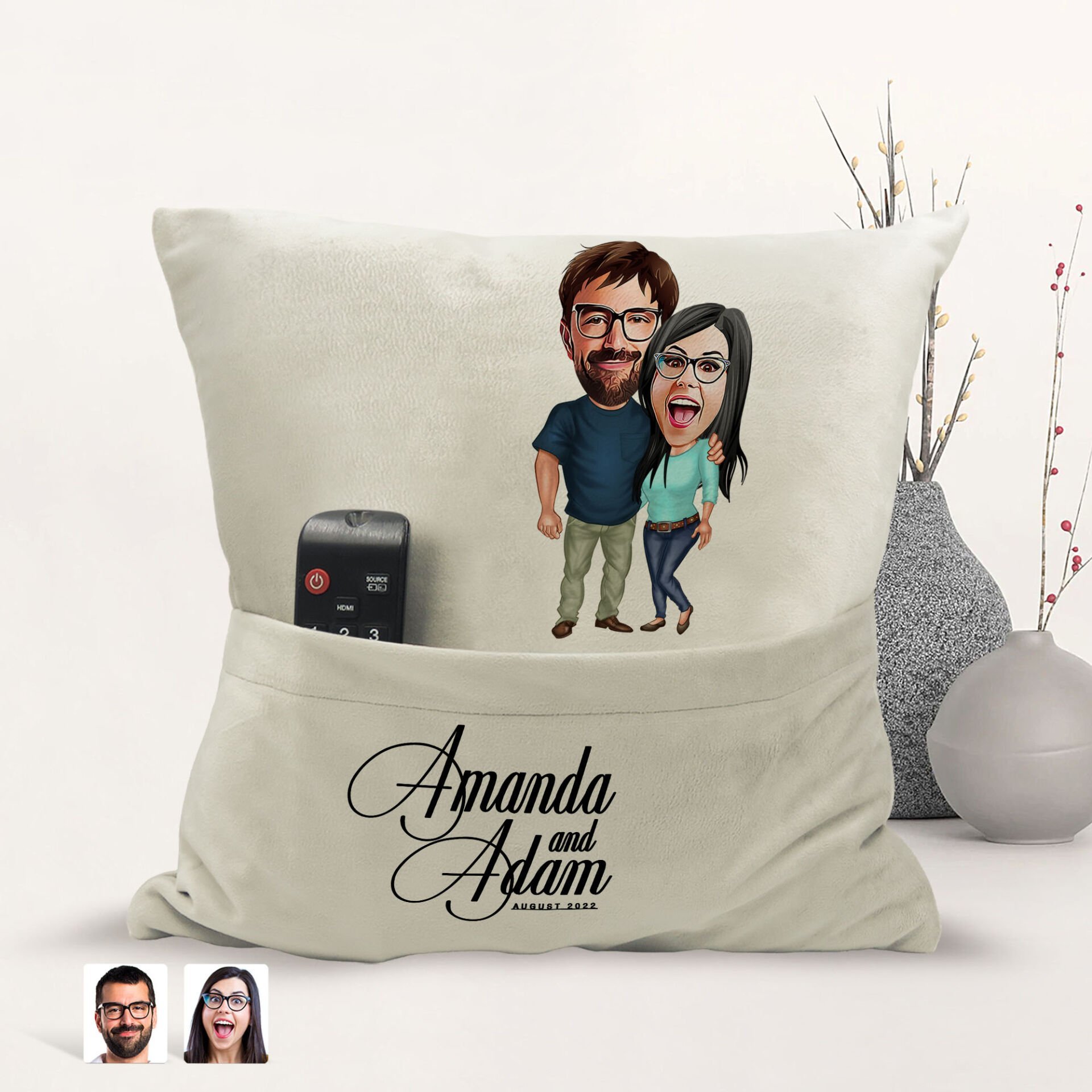 BK Gift Kişiye Özel Sevgililer Karikatür Tasarımlı Organizer Kumanda ve Atıştırmalık Cepli Sarı Kırlent Yastık-109 Arkadaşa Hediye, Cepli Yastık
