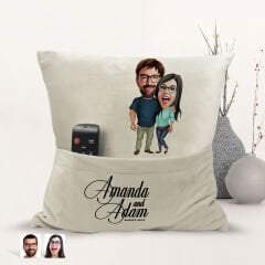 BK Gift Kişiye Özel Sevgililer Karikatür Tasarımlı Organizer Kumanda ve Atıştırmalık Cepli Sarı Kırlent Yastık-109 Arkadaşa Hediye, Cepli Yastık