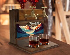 BK Gift Kişiye Özel Kabartma İsimli ve Tarihli Çift Musluklu Doğal Ahşap İçki Standı-10, İçki Standı, Doğum Günü Hediyesi, Ev Hediyesi