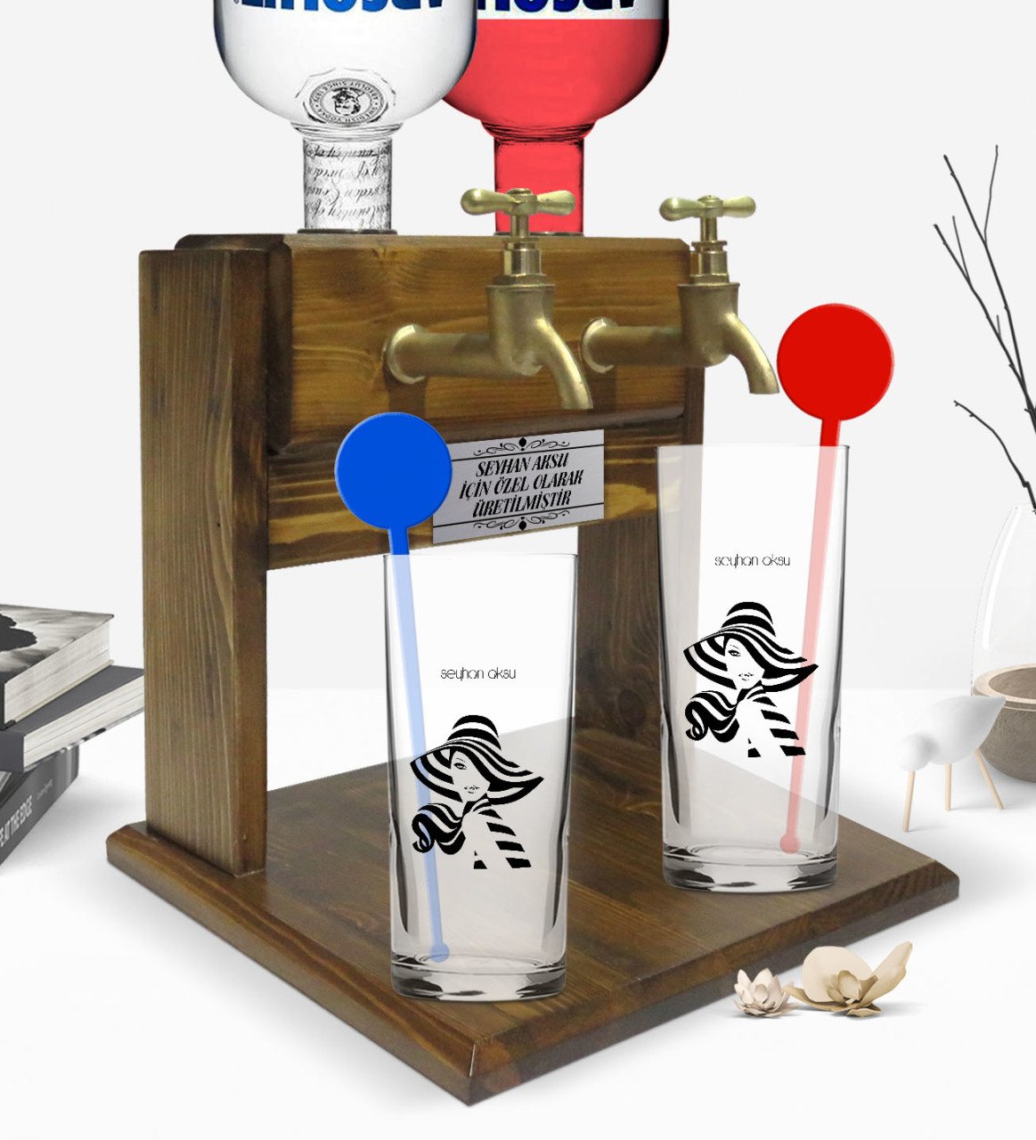 Kişiye Özel Renkli Baskılı İsimli İkili Vodka Bardağı ve Çift Musluklu Doğal Ahşap Vodka Standı-124