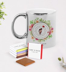 Kişiye Özel Sevgililer Günü Fotoğraflı Sonsuz Takvimli Krom Kupa ve Çikolata Hediye Seti-1