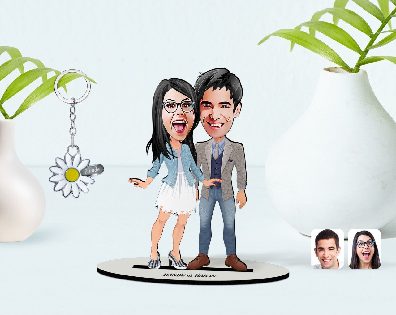 Kişiye Özel Sevgililer Karikatürlü 3D Ahşap Biblo ve İsimli Silver Papatya Anahtarlık-81