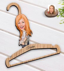 Kişiye Özel Kadın Karikatürlü Standart Boy Ahşap Elbise Askısı-11