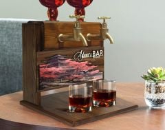 BK Gift Kişiye Özel Kabartma İsimli ve Tarihli Çift Musluklu Doğal Ahşap İçki Standı-23, İçki Standı, Doğum Günü Hediyesi, Ev Hediyesi