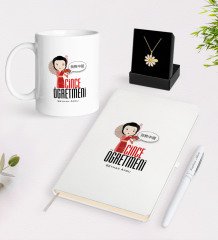 Kişiye Özel Çince Öğretmeni Beyaz Kupa Defter Kalem ve İsimli Papatya Kolye Hediye Seti
