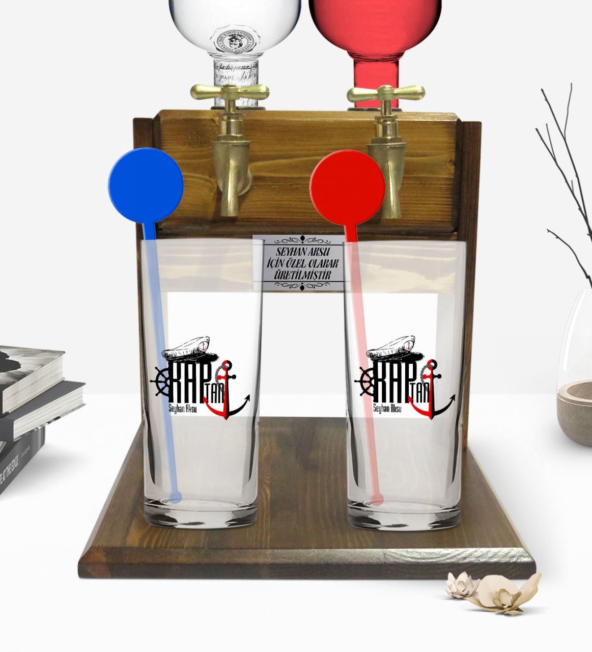 Kişiye Özel Renkli Baskılı Kaptan Tasarımlı İkili Vodka Bardağı ve Çift Musluklu Doğal Ahşap Vodka Standı-2