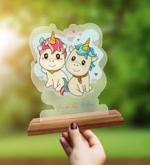 BK Gift Kişiye Özel İsimli Sevimli Çiftler Tasarımlı Ahşap Standlı Pleksi Biblo-1