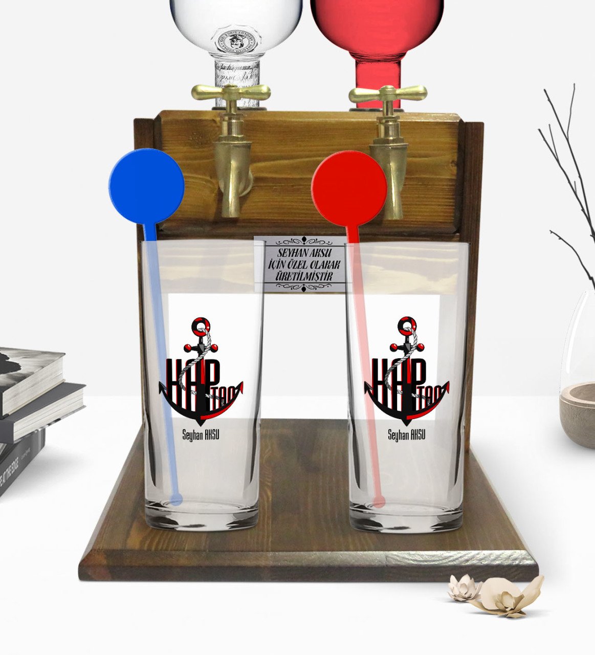 Kişiye Özel Renkli Baskılı Kaptan Tasarımlı İkili Vodka Bardağı ve Çift Musluklu Doğal Ahşap Vodka Standı-3