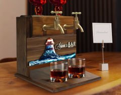 BK Gift Kişiye Özel Kabartma İsimli ve Tarihli Çift Musluklu Doğal Ahşap İçki Standı-33, İçki Standı, Doğum Günü Hediyesi, Ev Hediyesi